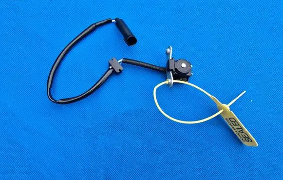 BMW 8 E31 Windshield washer spray nozzle 8365385