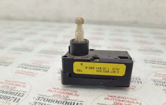 Volkswagen Touran I Headlight level adjustment motor 1J0941295A