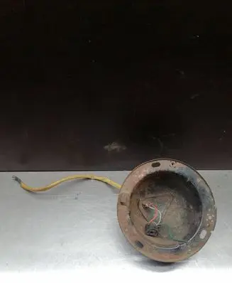Headlight/headlamp mounting bracket