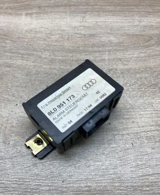 Audi A3 S3 8L Alarm control unit/module 8L0951173