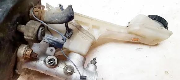 Master brake cylinder