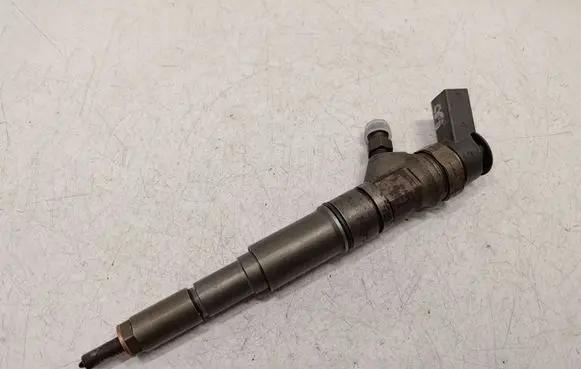BMW 5 E60 E61 Fuel injector 7794435 13537794435 13537794555