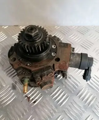 Mercedes-Benz Vito Viano W447 Fuel injection high pressure pump 8201045496 10004926705 167002972R