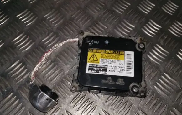Toyota Avensis T270 Headlight ballast module Xenon 8596751051 3900078258
