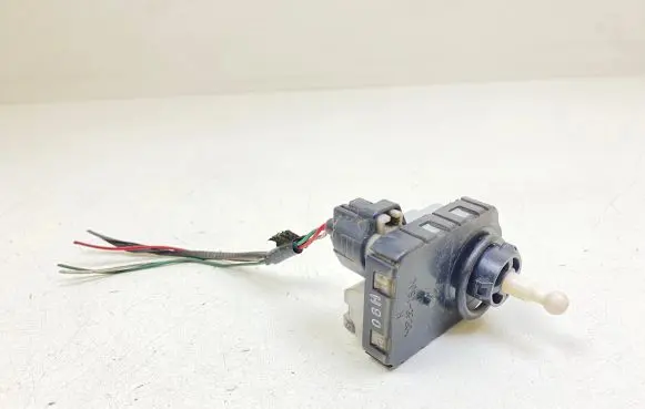 Toyota Avensis T270 Headlight level adjustment motor 
