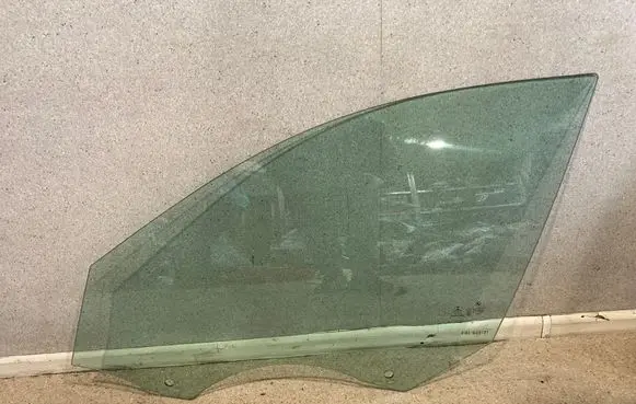 BMW M5 F90 Front door window glass four-door