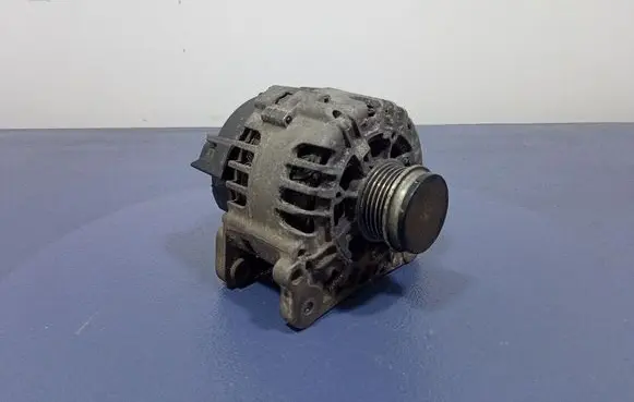 Volkswagen PASSAT B5.5 Generator/alternator 028903031A