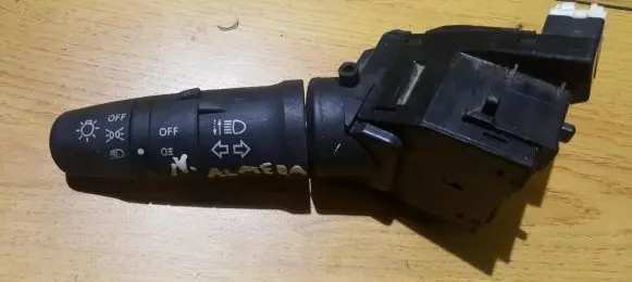 Nissan Almera N16 Indicator stalk 25540av620