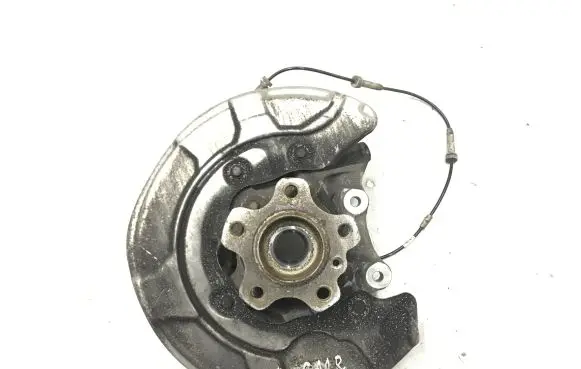 BMW 7 G11 G12 Rear wheel hub 6865662