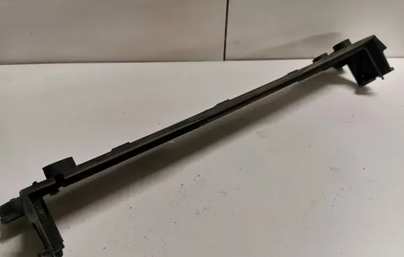 Radiator mount bracket