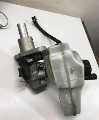 Volkswagen PASSAT B6 Master brake cylinder 3C2611301