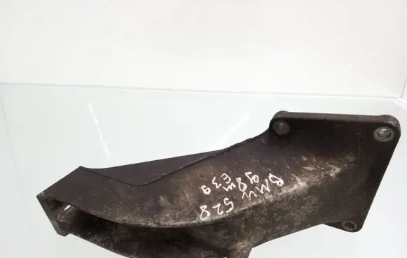 BMW 5 E39 Engine mounting bracket 22111092973 1092973