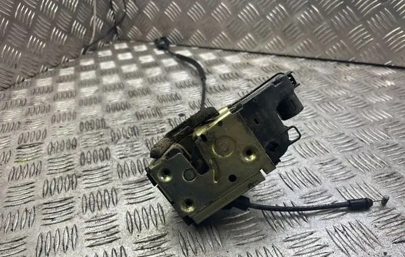 Nissan Primera Front door lock 050020