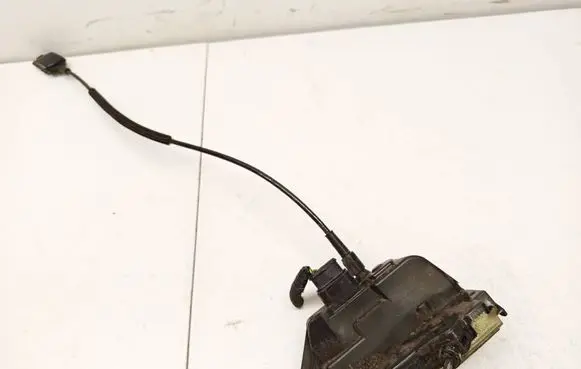 Nissan Primera Front door lock
