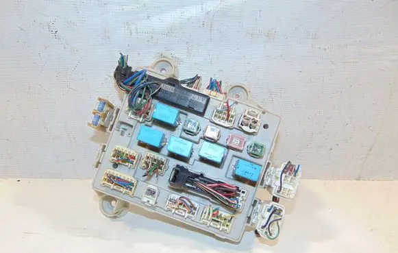 Toyota Previa (XR30, XR40) II Fuse module 8273328140 8922128140 15000715K03