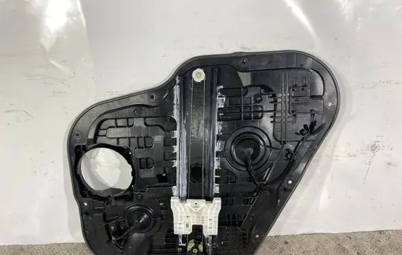 KIA Sorento Rear window lifting mechanism without motor