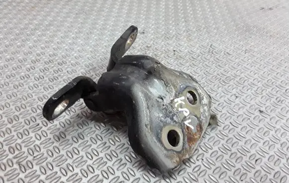 KIA Sorento Front door upper hinge