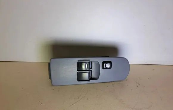 Mitsubishi Colt Electric window control switch MR587477 C8DD351M