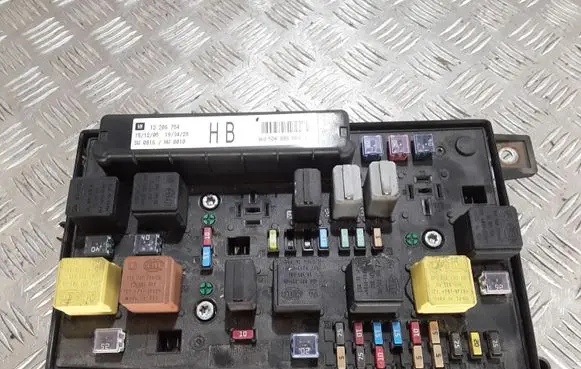 Opel Zafira B Fuse module 13206754HB 5DK00866838