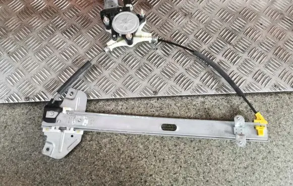 KIA Rio Front door window regulator with motor 824501W010