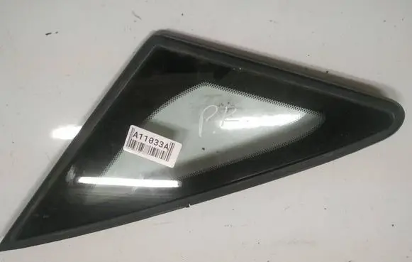Toyota Avensis Verso Front triangle window/glass as2
