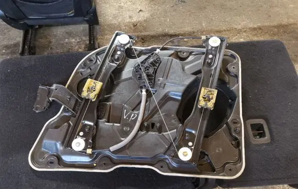 Dodge Durango III Front window lifting mechanism without motor