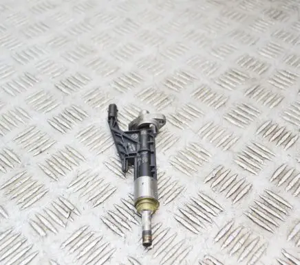 BMW X4 G02 Fuel injector 7639990 0261500539