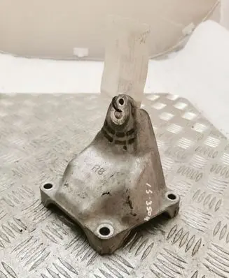 Lexus IS III XE30 Engine mounting bracket