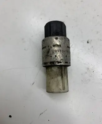 Ford Focus C-MAX Air conditioning (A/C) pressure sensor 95BW19E561AA