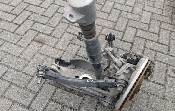 Rear wheel hub spindle/knuckle