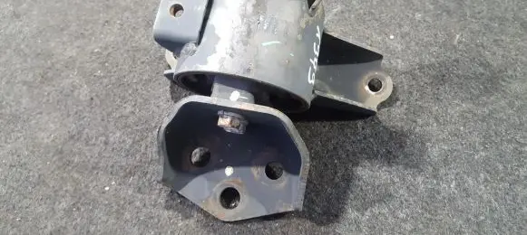 Hyundai i20 (PB PBT) Engine mount bracket