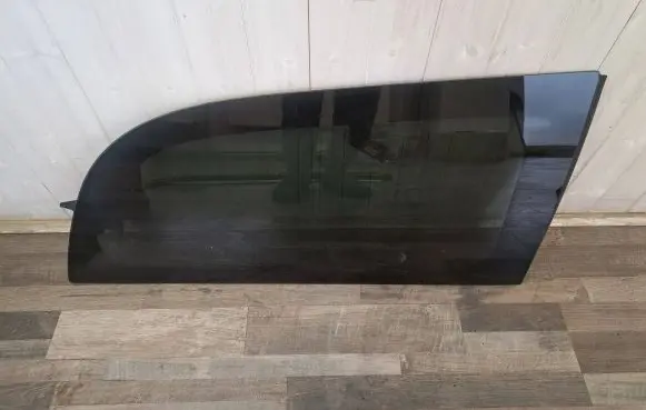 Chrysler Town & Country V Rear side window 43R001385 E000215 0CPN0003