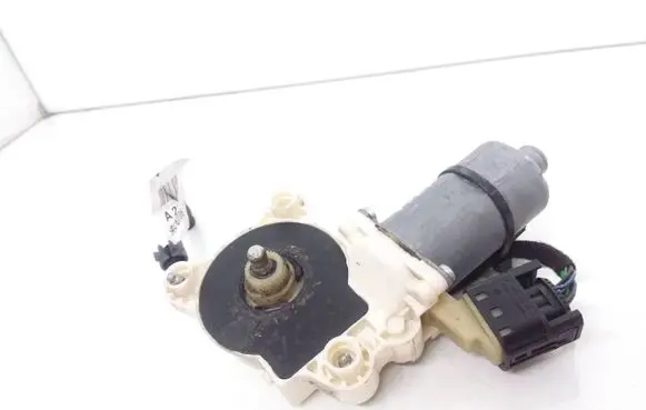Mercedes-Benz CLS C219 Front door window regulator motor 0130821432 A2195408705