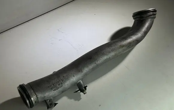 BMW 5 F10 F11 Air intake hose/pipe 8506399