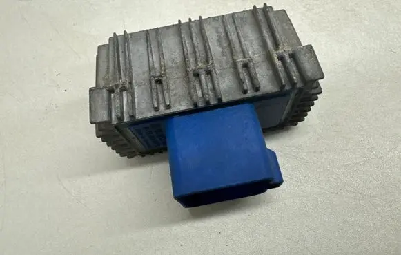 Opel Zafira A Glow plug pre-heat relay 55353011