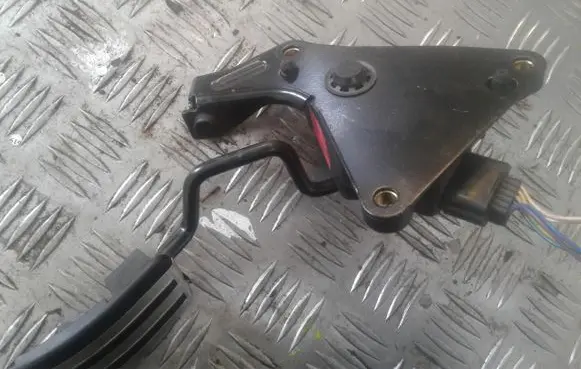 Nissan Qashqai Accelerator throttle pedal