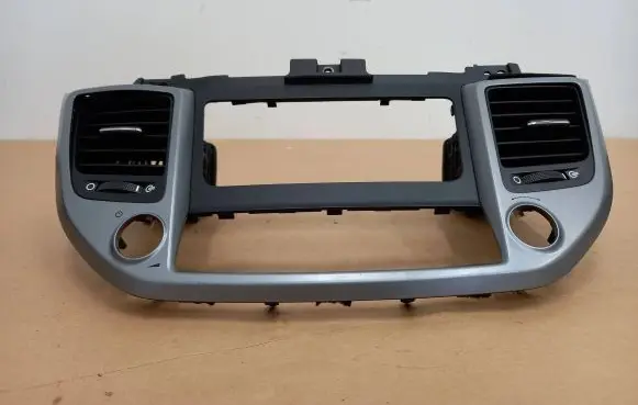 Hyundai Tucson TL Dash center air vent grill 84740D7800