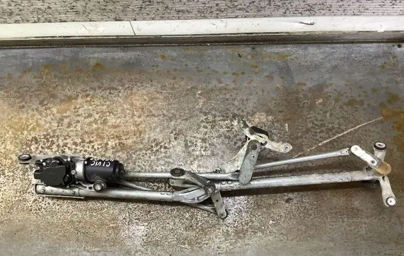 Honda Civic Front wiper linkage and motor 32272