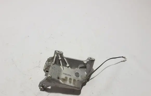 Volvo S60 Engine mounting bracket 31670033