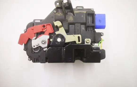 Seat Altea Front door lock 3D1837015