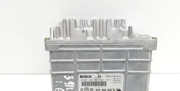 Volkswagen Golf III Engine control unit/module 032906026 0261203647648 17541587