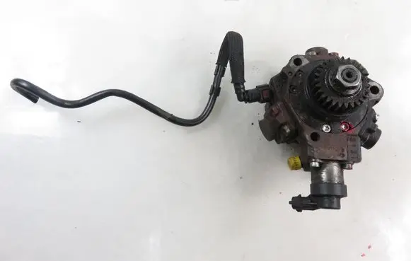 Opel Movano B Fuel injection high pressure pump 8201045496 0445010250 167002972RA