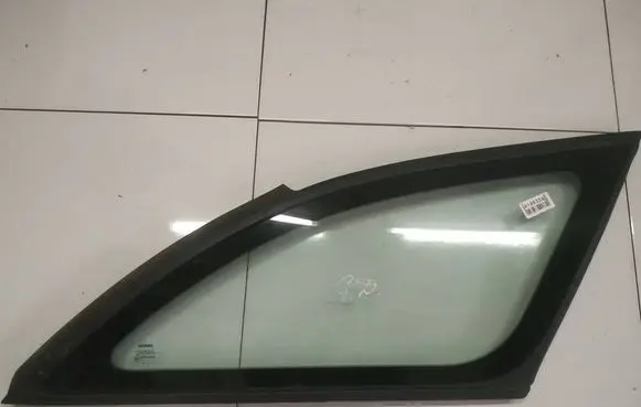 Nissan Primera Rear side window AS2