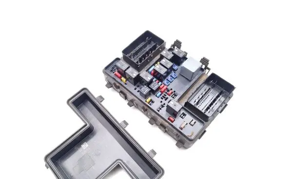 Ford Mondeo MK V Fuse module FG9T14A067EE