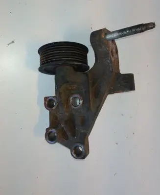 Toyota RAV 4 (XA30) Engine mounting bracket 1231526020