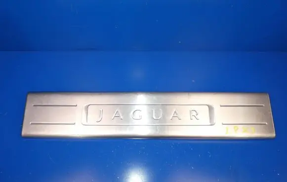 Jaguar XJ X351 Front sill trim cover AW9313201AE