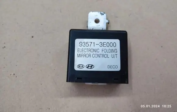 KIA Sorento Wing mirror control module 935713E000