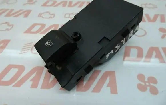 Opel Astra H Electric window control switch 13301866