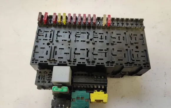Volkswagen Multivan T4 Fuse box set 357937039