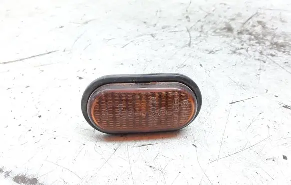 Front fender indicator light